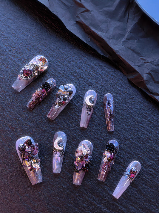 ' La Trouvaille' Press on nails【The moon rose】