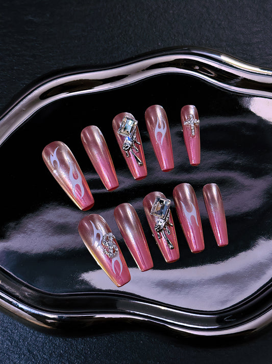 ' La Trouvaille' Press on nails【Pink flame】