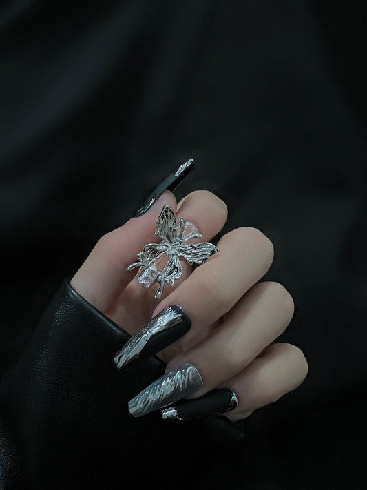 ' La Trouvaille' Press on nails【Dark Silver butterfly】